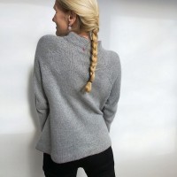 Женский свитер без швов