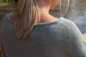 Плечо пуловера