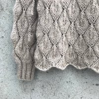 Красивый ажурный пуловер одной деталью