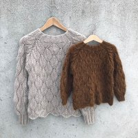 Женственный пуловер спицами без швов