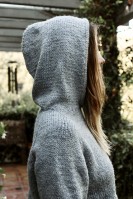 Пуловер с капюшоном без швов спицами
