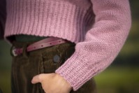 Укороченный пуловер с широкой резинкой