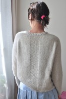 Пуловер с плечом-погоном без швов