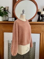 Модный пуловер спицами без швов
