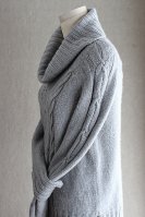 Женский свитер с косами фото