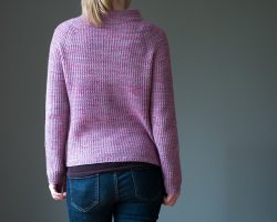 Спинка свитера вязаного ломаной резинкой