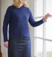 Синий свитер резинкой спицами