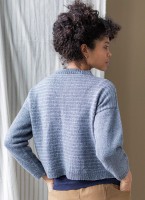 Пуловер с необычным узором спицами