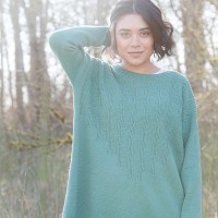 Женственный пуловер от Норы Гоан