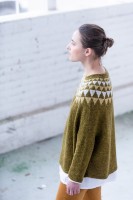 Женственный пуловер оверсайз от Бруклина Твида