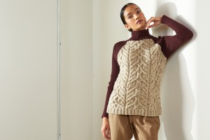 Женский пуловер с узкими рукавами