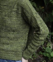Женственный пуловер текстурным узором