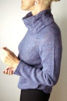 Женский пуловер спицами одной деталью