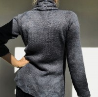 Женский пуловер с круглой горловиной спицами