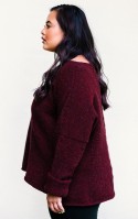Пуловер с ажурным узором спицами 