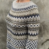 Свободный женский пуловер А- образного силуэта