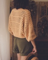 Пуловер с плечами резинкой спицами
