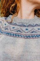 Пуловер, связанный чулочной вязкой сверху вниз