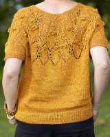 Пуловер с цветочным узором спицами