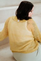 Пуловер с кружевным воротничком спицами