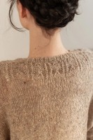 Пуловер с круглой горловиной, связанный спицами
