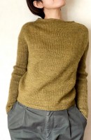 Стильный женский пуловер с горловиной лодочкой
