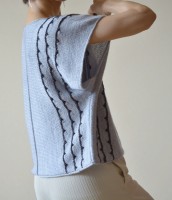 Пуловер с видимыми швами спицами