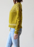 Женственный пуловер  свободного кроя для прохладной зимы