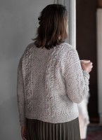 Укороченный пуловер спицами