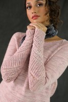 Женский пуловер с рукавами, связанными по спирали