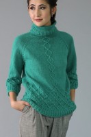 Женский пуловер, связанный спицами по кругу
