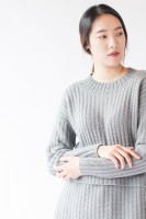 Простой пуловер резинкой для начинающих вязальщиц