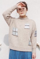 Пуловер прямого кроя, связанный спицами чулочной вязкой