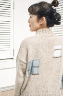 Пуловер с цветными блоками, связанными интарсией