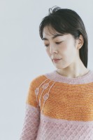 Пуловер из пряжи двух цветов спицами