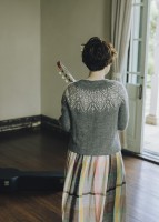 Пуловер с длинным рукавом спицами