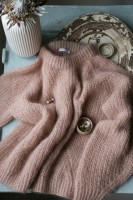 Классический пуловер из мохера спицами