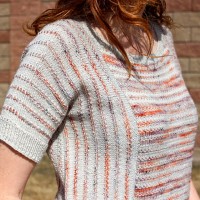 Женский пуловер с коротким рукавом, связанный спицами