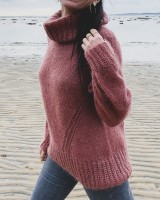 Пуловер с большим воротником спицами