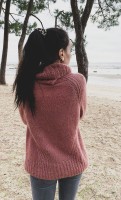 Удлиненный пуловер спицами