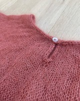 Пуловер с вырезом капелькой на спине