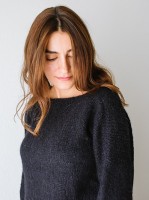 Женственный пуловер с V-образным вырезом, который можно носить на спину