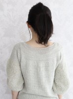 Пуловер с длинными рукавами, связанный спицами сверху вниз