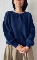Пуловер с круглой горловиной,связанный спицами без швов
