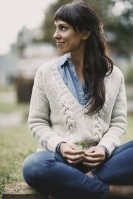 Женский пуловер для многослойных комплектов, связанный спицами