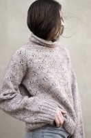 Пуловер ажурным  узором спицами