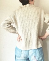 Модный свитер женский