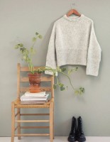 Модный вязаный свитер